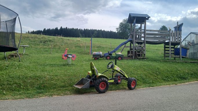 Spielplatz auf dem Heumilch-Hof Fehr in Stiefenhofen im Allgäu
